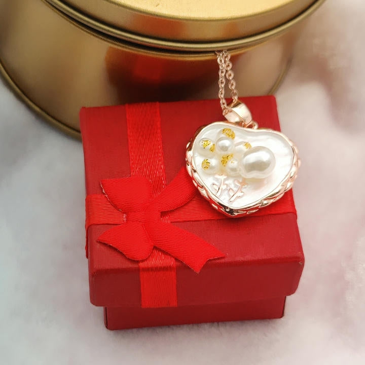 Elegant Oil Painting Style Pearl Necklace