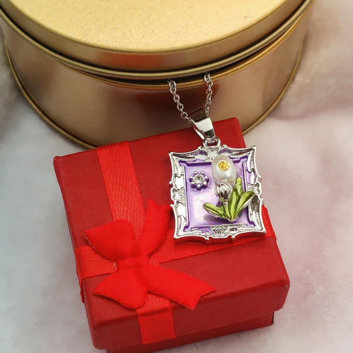 Elegant Oil Painting Style Pearl Necklace