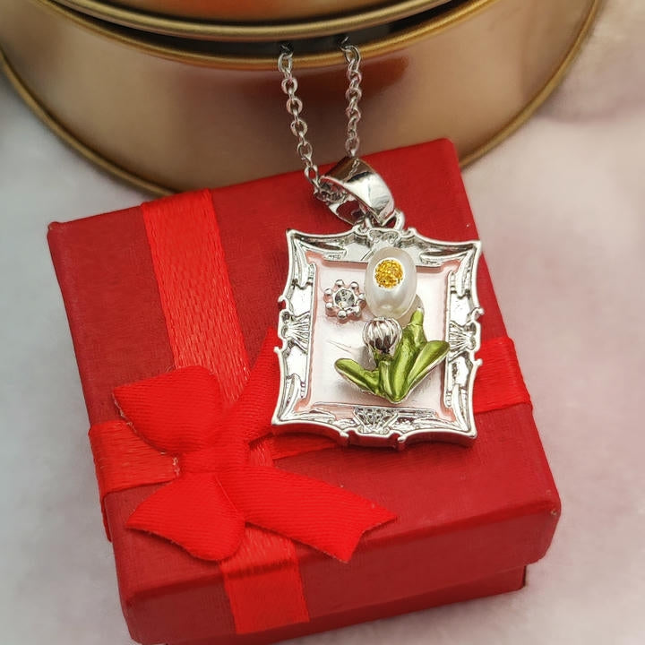 Elegant Oil Painting Style Pearl Necklace