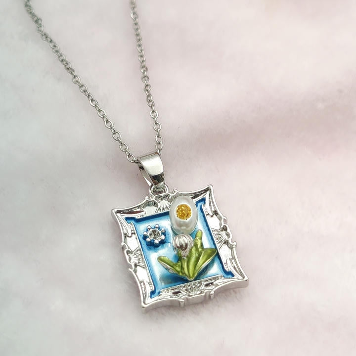 Elegant Oil Painting Style Pearl Necklace