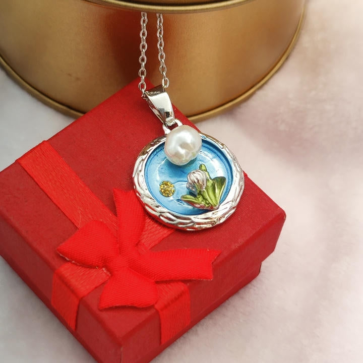 Elegant Oil Painting Style Pearl Necklace