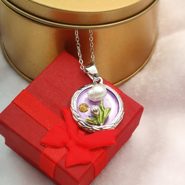 Elegant Oil Painting Style Pearl Necklace