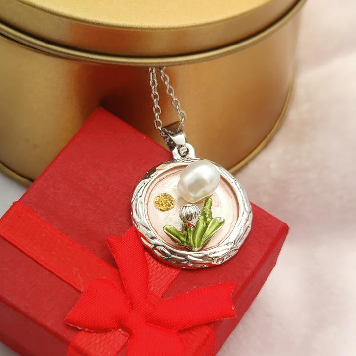 Elegant Oil Painting Style Pearl Necklace