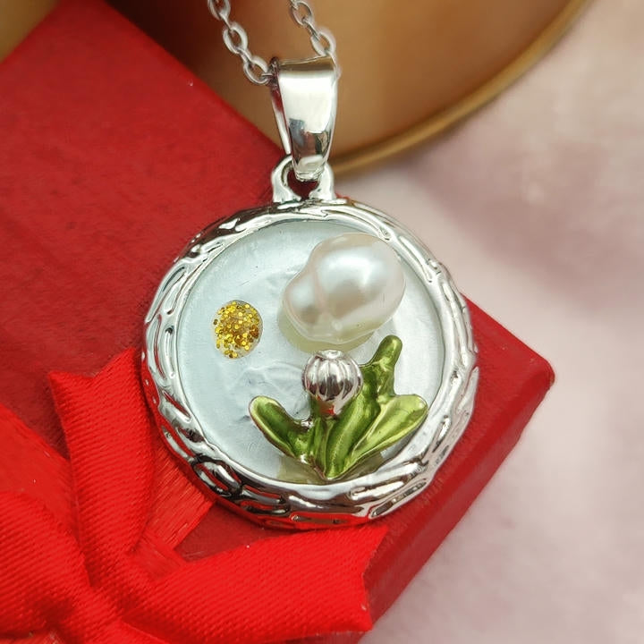 Elegant Oil Painting Style Pearl Necklace