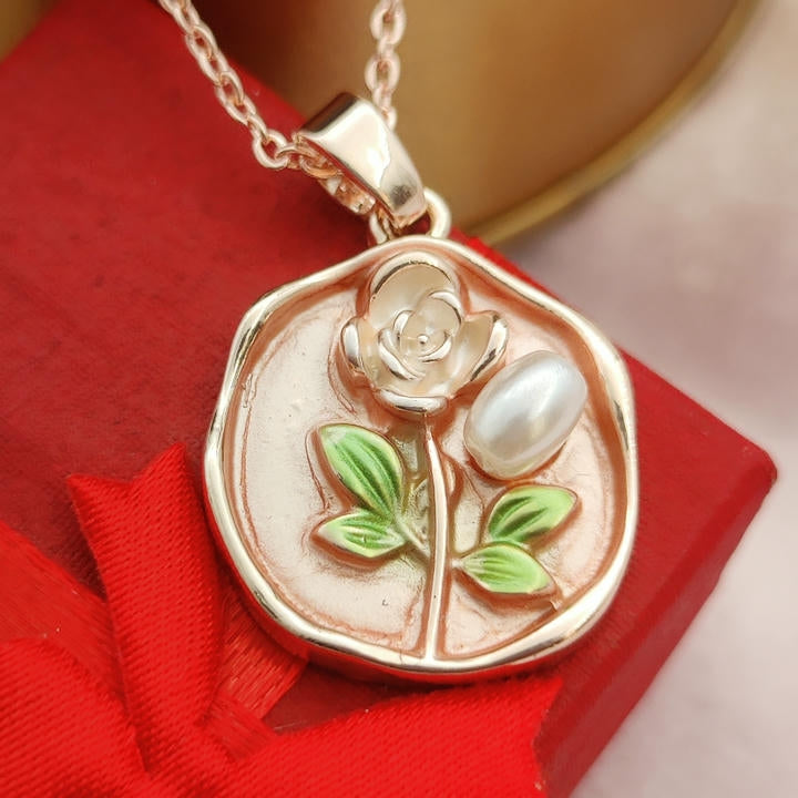 Elegant Oil Painting Style Rose Necklace