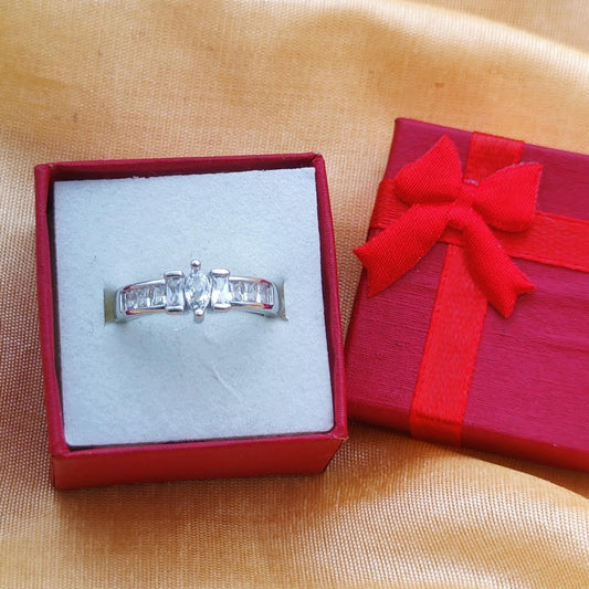 Sparkling AD Stone Ring