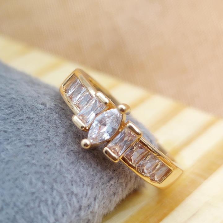 Sparkling AD Stone Ring