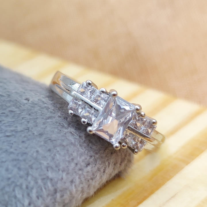 Sparkling AD Stone Ring