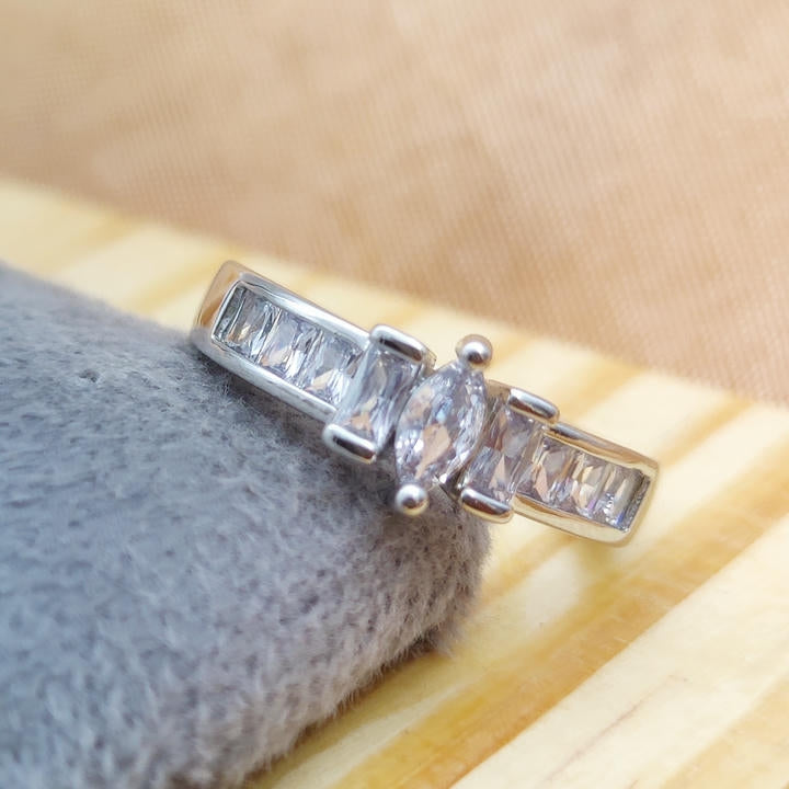 Sparkling AD Stone Ring