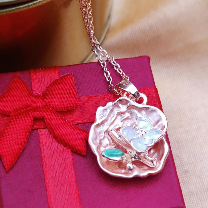 Elegant Oil Painting Style Pearl Necklace