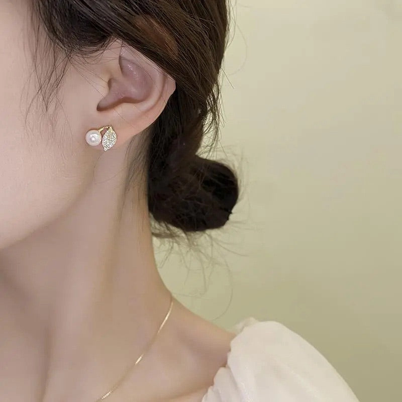 Light and Luxurious Temperament Retro Leaf Pearl Earring