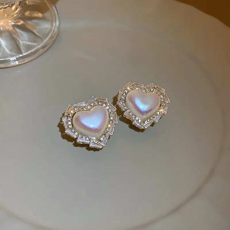 Stone & Crystals Decor Pearl Heart Stud Earrings