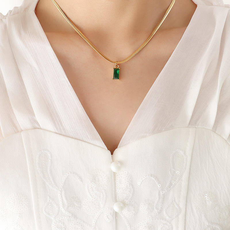 Anti Tarnish Green Stone Snake Bone Chain Charm Necklace