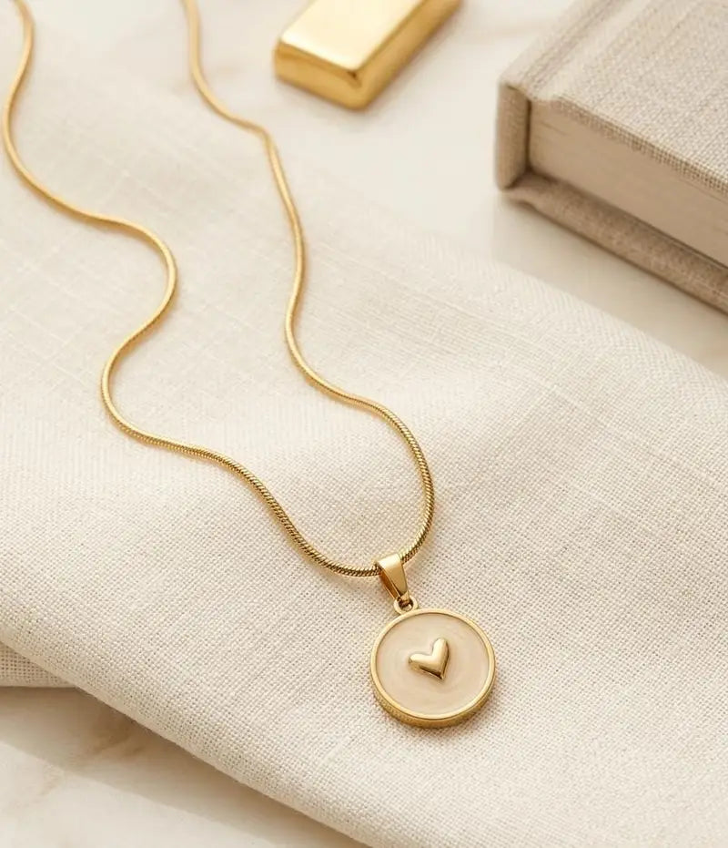 Anti Tarnish Elegant Round Middle Heart Chain Necklace