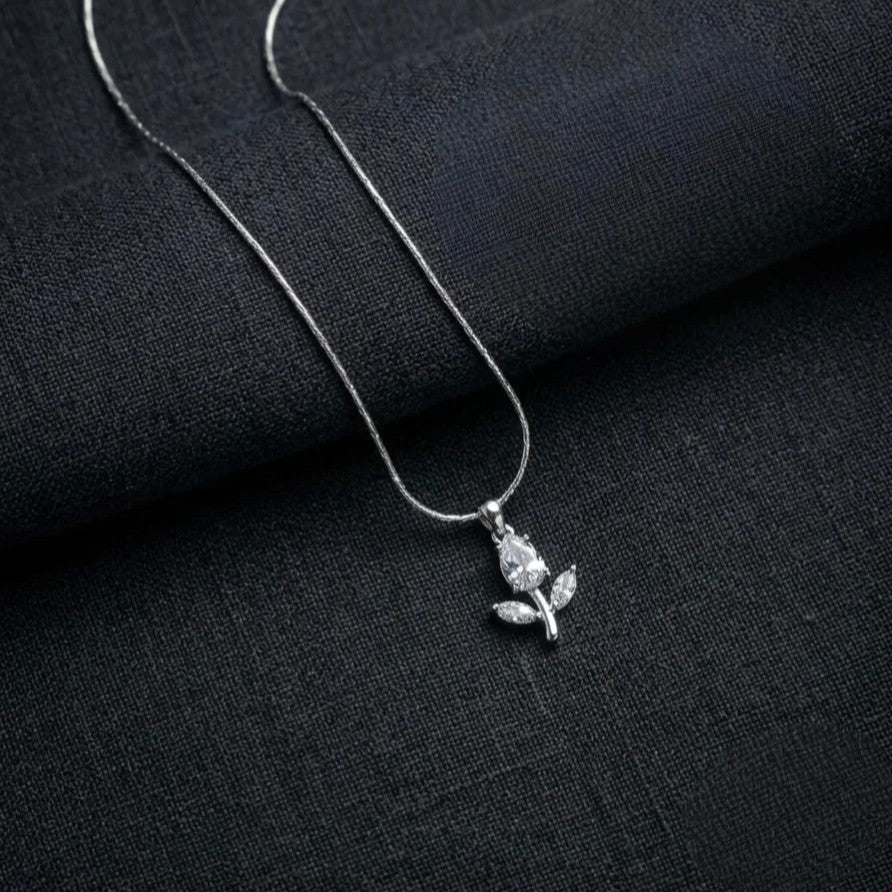 Anti Tarnish Elegant Silver Tulip Minimal Chain Necklace