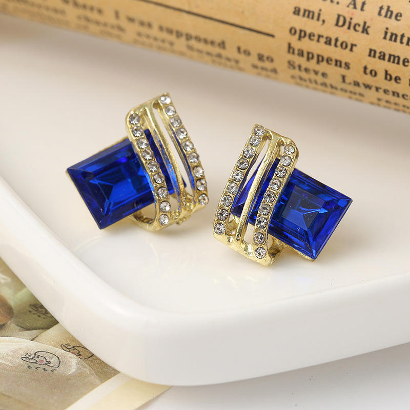 Elegant Crystal Rhombus Wing Geometric Earrings