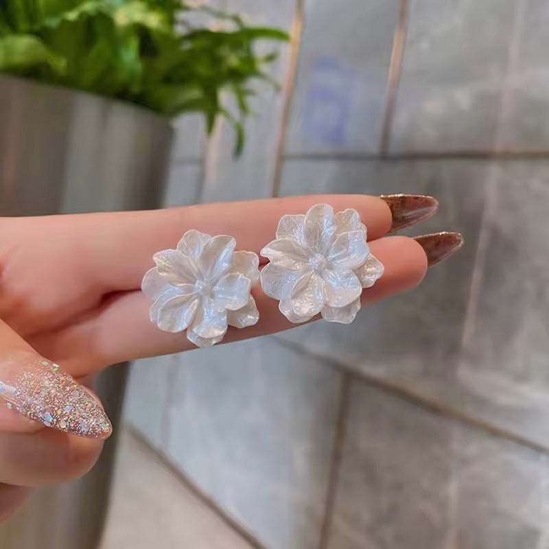 Elegant Trending Flower Stud Earring