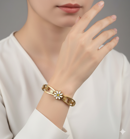 Anti Tarnish Daisy Flower Bracelet
