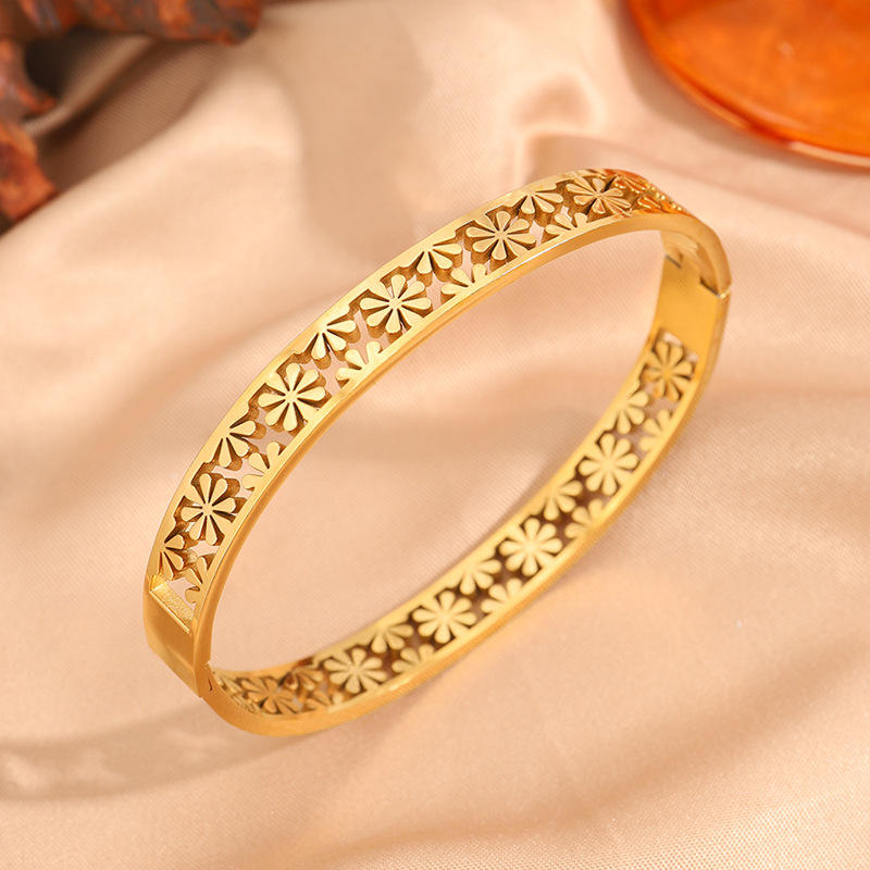 Anti Tarnish 3D Flower Bracelet