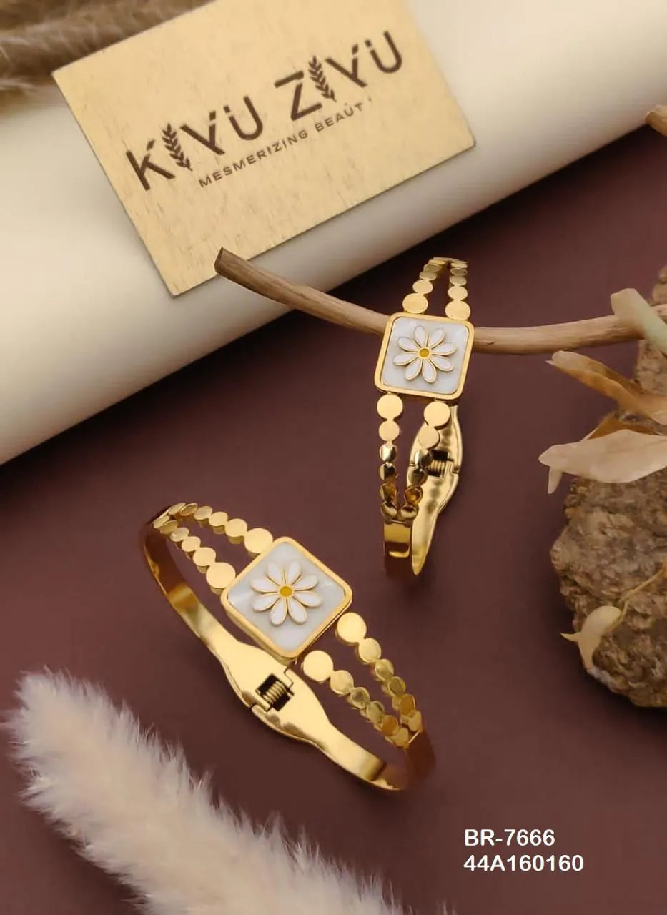 Anti Tarnish Elegant Daisy Flower Baby Kada Bracelet