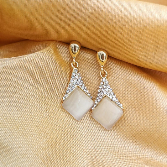 Elegant Monalisa Drop Stone Earring