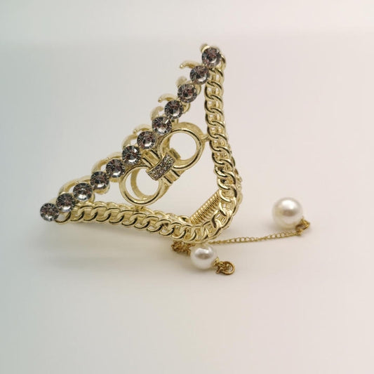 Elegant Hair Clutcher With Drop Pearl Chain