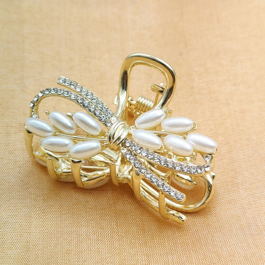 Elegant Pearl Hair Clutcher With Diamonds