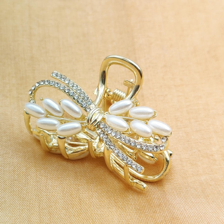 Elegant Pearl Hair Clutcher With Diamonds