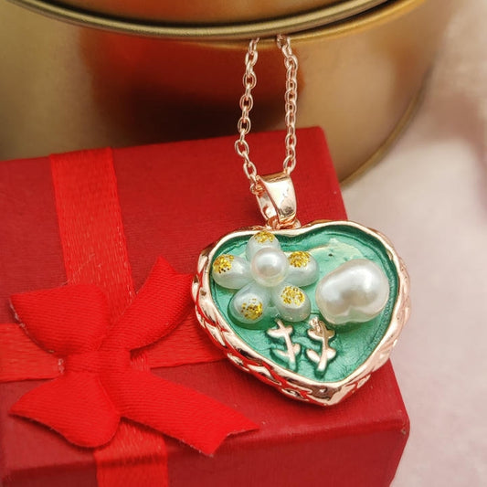 Elegant Oil Painting Style Pearl Necklace