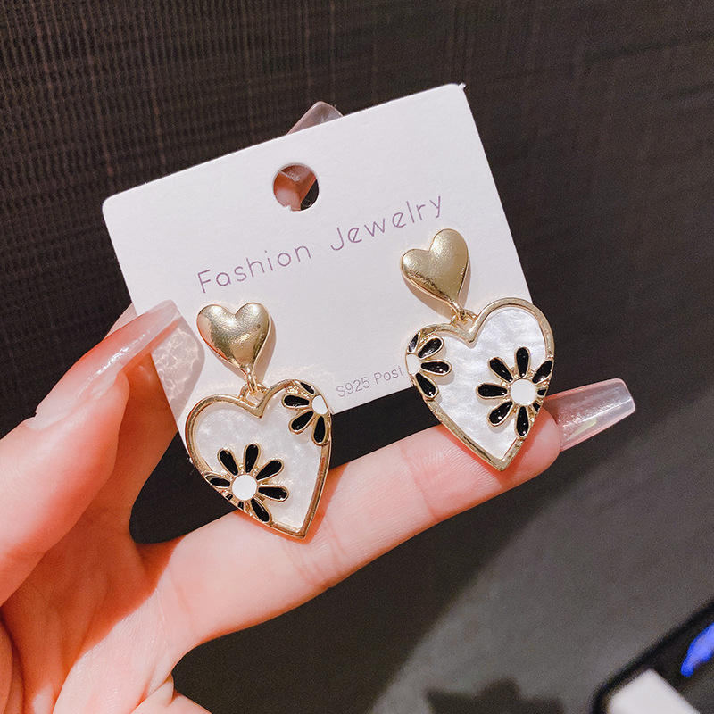 Korean Exquisite Heart Flower Stud Earrings
