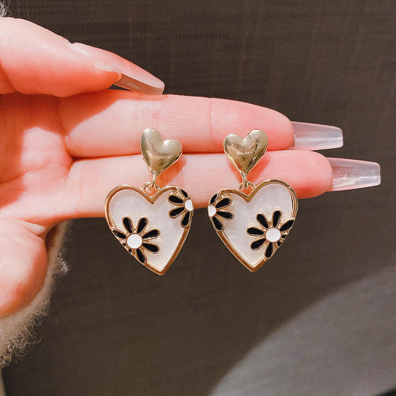 Korean Exquisite Heart Flower Stud Earrings