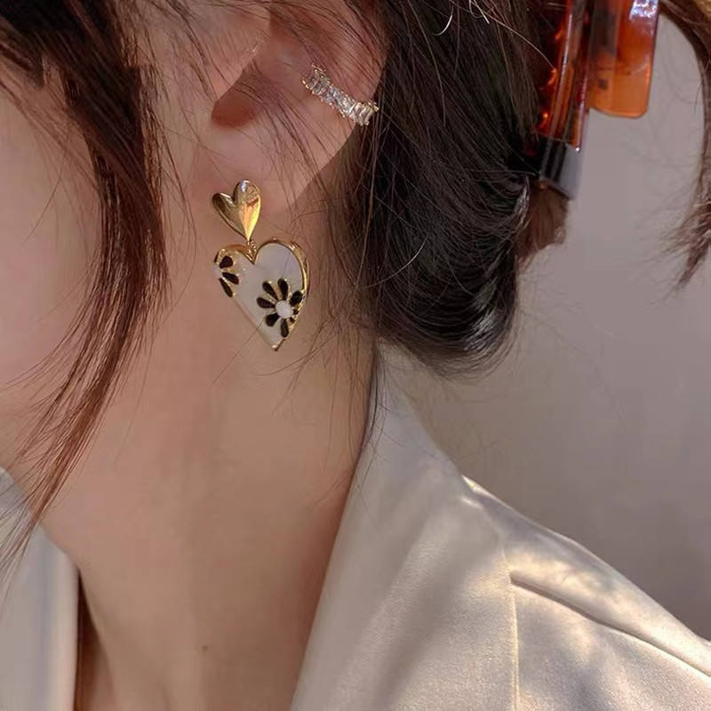 Korean Exquisite Heart Flower Stud Earrings
