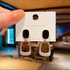 Trendy Diamond Black Earrings