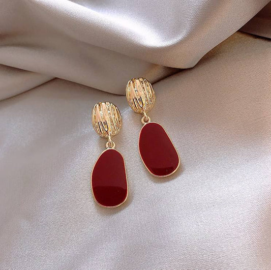 Red Retro Temperament Earrings
