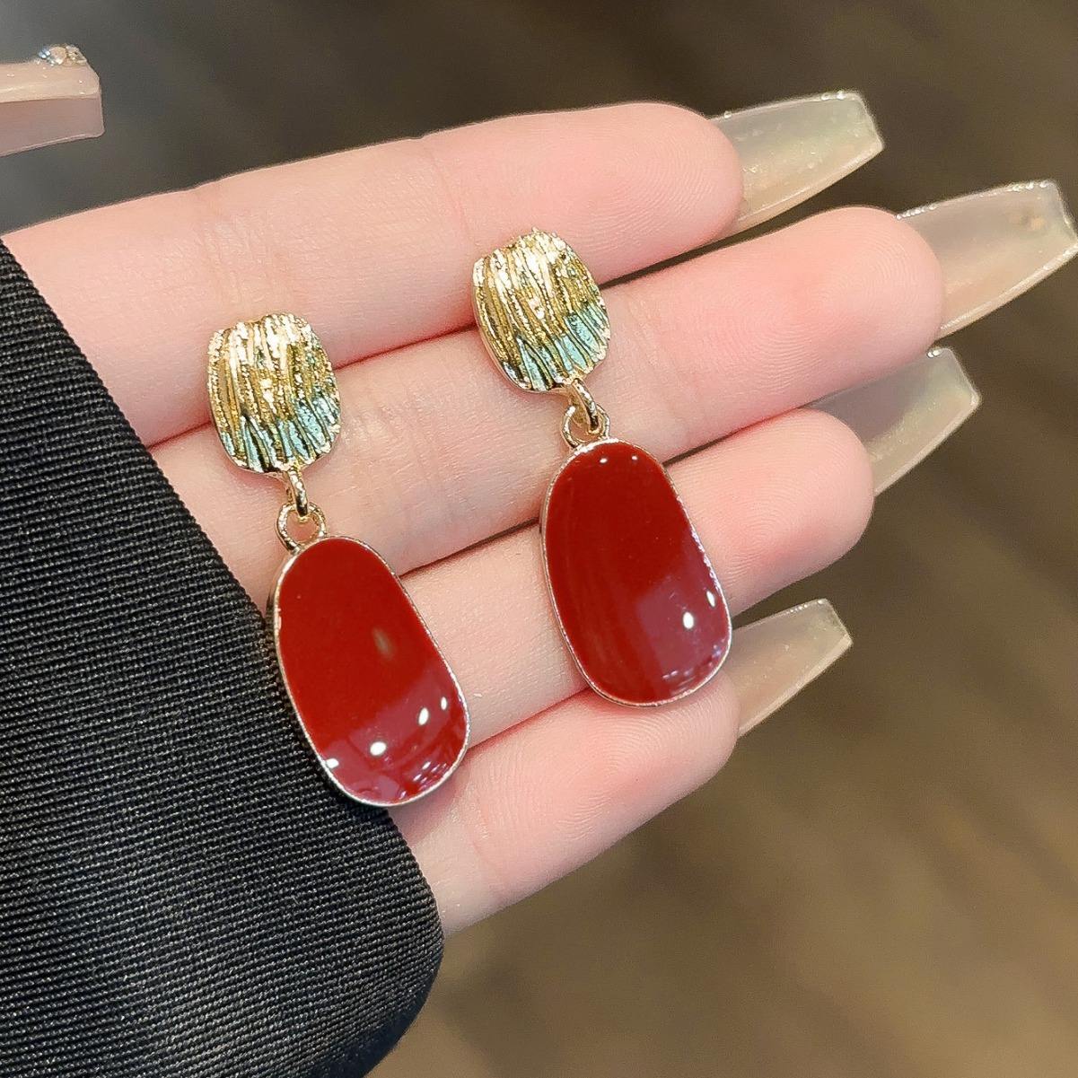 Red Retro Temperament Earrings