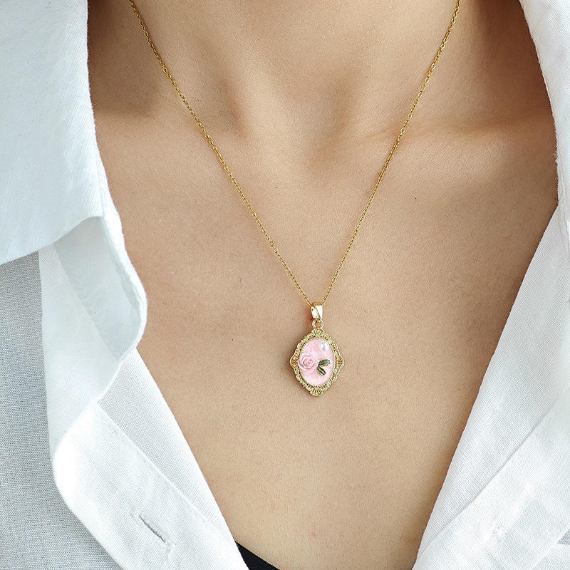 Anti Tarnish Retro Oval Flower-Painted Style Pendant Necklace