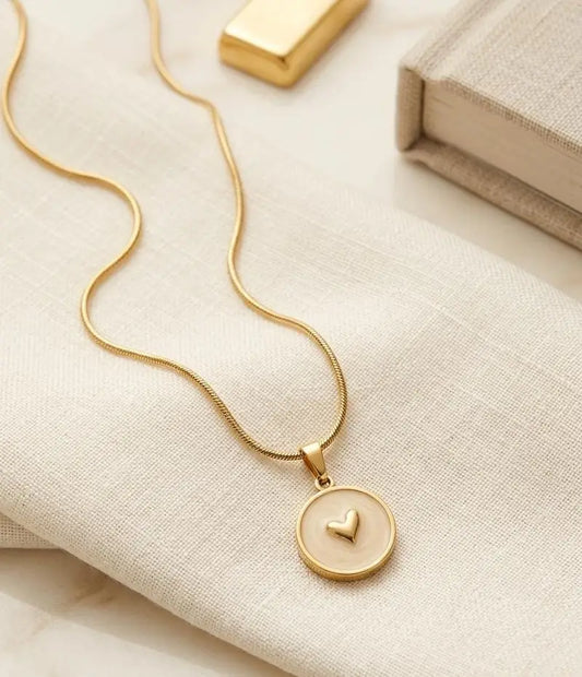 Anti Tarnish Elegant Round Middle Heart Chain Necklace